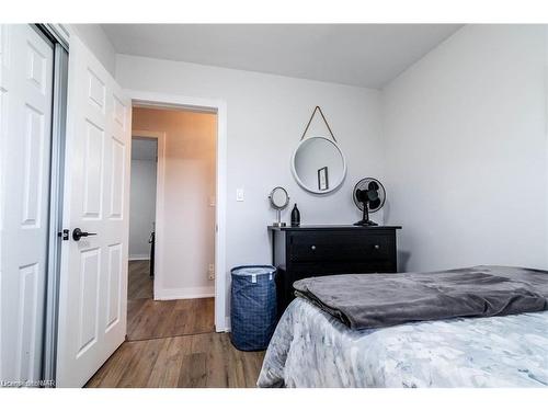 6921 Freeman Street, Niagara Falls, ON - Indoor Photo Showing Bedroom