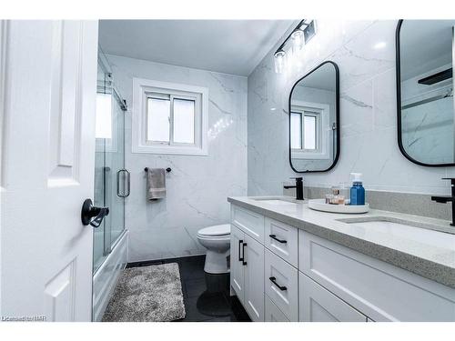 6921 Freeman Street, Niagara Falls, ON - Indoor Photo Showing Bathroom