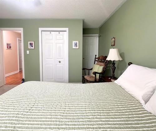 14 Saddler Street, Fonthill, ON - Indoor Photo Showing Bedroom