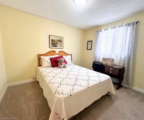 14 Saddler Street, Fonthill, ON - Indoor Photo Showing Bedroom