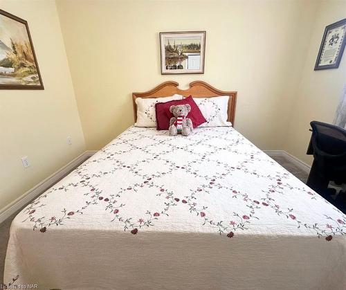 14 Saddler Street, Fonthill, ON - Indoor Photo Showing Bedroom