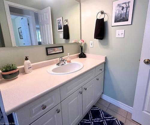 14 Saddler Street, Fonthill, ON - Indoor Photo Showing Bathroom