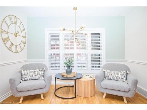 202 Anne Street, Niagara-On-The-Lake, ON - Indoor Photo Showing Living Room