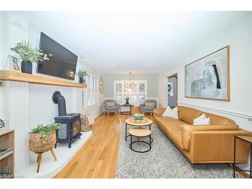 202 Anne Street, Niagara-On-The-Lake, ON - Indoor Photo Showing Living Room With Fireplace