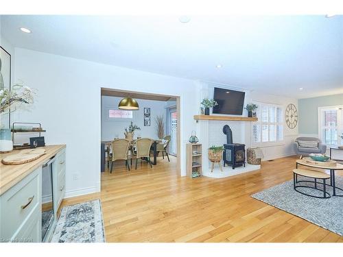 202 Anne Street, Niagara-On-The-Lake, ON - Indoor Photo Showing Living Room With Fireplace