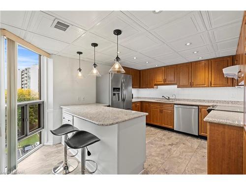 607-5070 Pinedale Avenue, Burlington, ON - Indoor Photo Showing Kitchen With Stainless Steel Kitchen