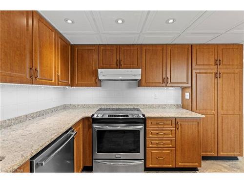 607-5070 Pinedale Avenue, Burlington, ON - Indoor Photo Showing Kitchen