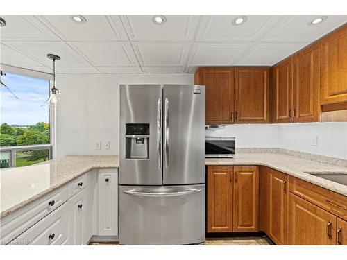 607-5070 Pinedale Avenue, Burlington, ON - Indoor Photo Showing Kitchen