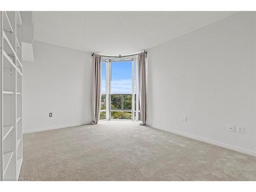 607-5070 Pinedale Avenue, Burlington, ON - Indoor Photo Showing Other Room