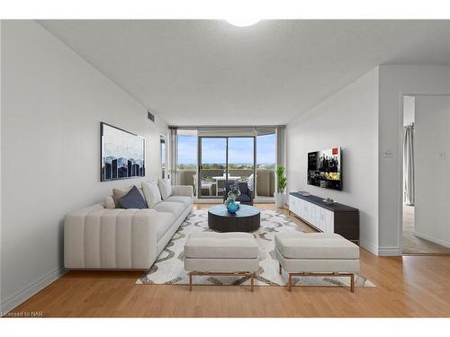 607-5070 Pinedale Avenue, Burlington, ON - Indoor Photo Showing Living Room