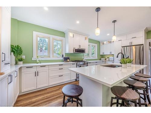 7967 Booth Street, Niagara Falls, ON - Indoor Photo Showing Kitchen With Upgraded Kitchen