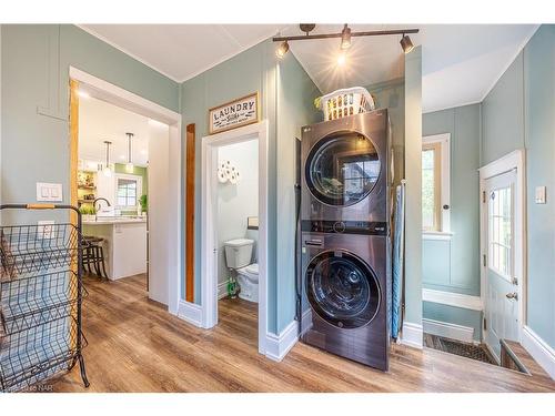 7967 Booth Street, Niagara Falls, ON - Indoor Photo Showing Laundry Room