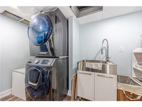 7967 Booth Street, Niagara Falls, ON - Indoor Photo Showing Laundry Room