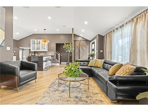 5 Dorothy Street, St. Catharines, ON - Indoor Photo Showing Living Room