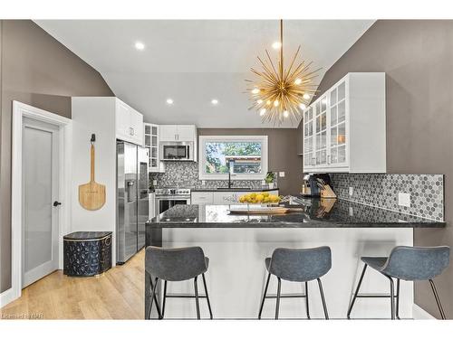 5 Dorothy Street, St. Catharines, ON - Indoor Photo Showing Kitchen With Double Sink With Upgraded Kitchen