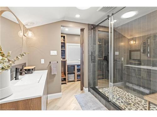 5 Dorothy Street, St. Catharines, ON - Indoor Photo Showing Bathroom