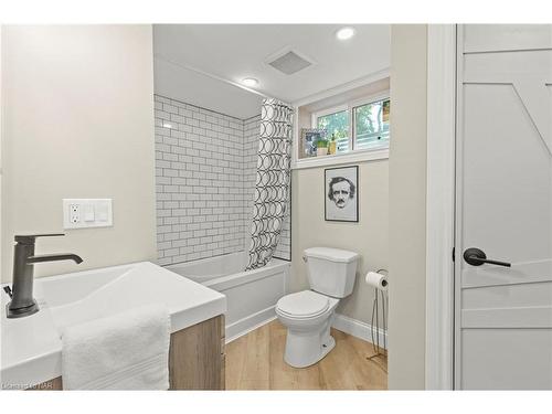 5 Dorothy Street, St. Catharines, ON - Indoor Photo Showing Bathroom