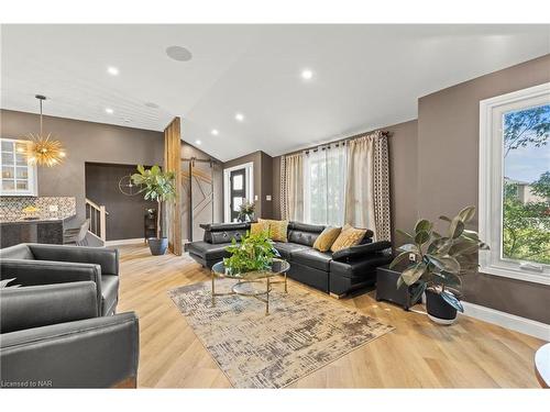 5 Dorothy Street, St. Catharines, ON - Indoor Photo Showing Living Room