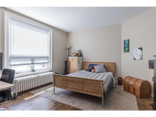 103 Maple Street, St. Catharines, ON - Indoor Photo Showing Bedroom