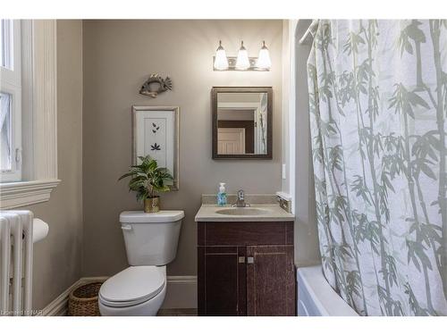 103 Maple Street, St. Catharines, ON - Indoor Photo Showing Bathroom