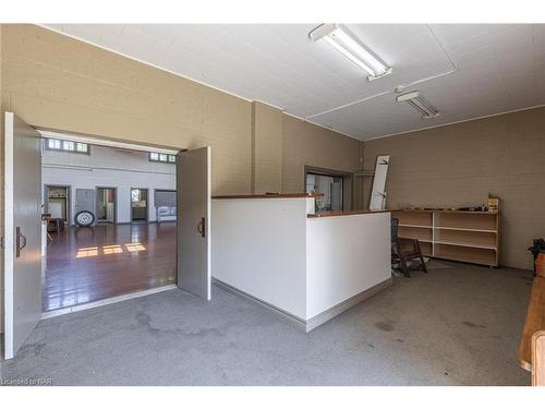 103 Maple Street, St. Catharines, ON - Indoor Photo Showing Garage