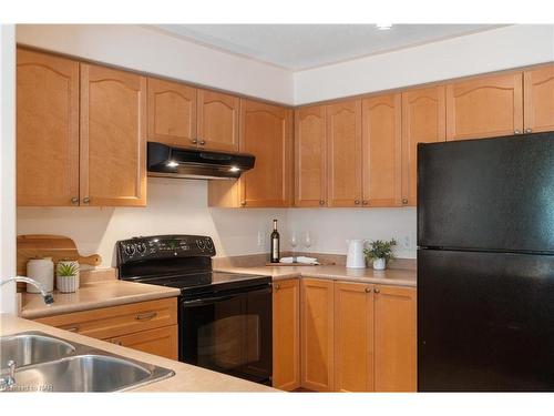 4 Avery Crescent, St. Catharines, ON - Indoor Photo Showing Kitchen With Double Sink