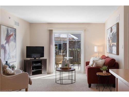 4 Avery Crescent, St. Catharines, ON - Indoor Photo Showing Living Room