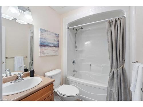 4 Avery Crescent, St. Catharines, ON - Indoor Photo Showing Bathroom