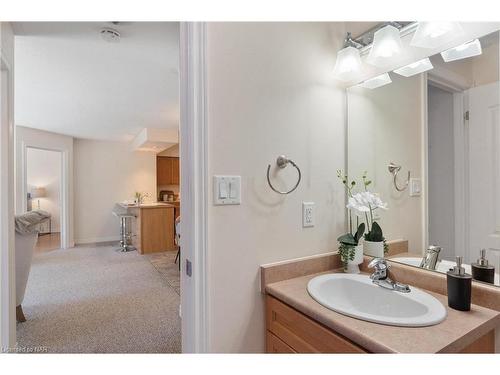 4 Avery Crescent, St. Catharines, ON - Indoor Photo Showing Bathroom