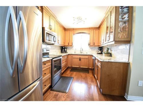 7710 Preakness Street, Niagara Falls, ON - Indoor Photo Showing Kitchen With Stainless Steel Kitchen