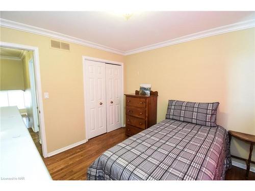 7710 Preakness Street, Niagara Falls, ON - Indoor Photo Showing Bedroom