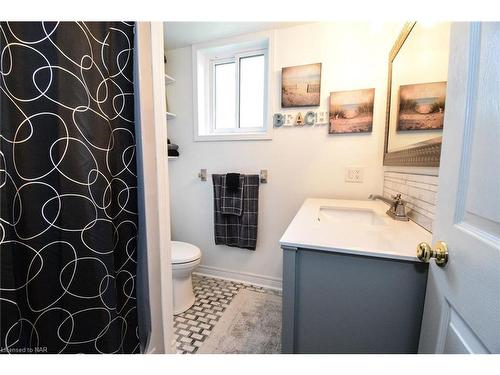 7710 Preakness Street, Niagara Falls, ON - Indoor Photo Showing Bathroom