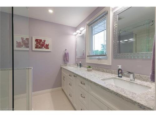 2550 Noella Crescent, Niagara Falls, ON - Indoor Photo Showing Bathroom