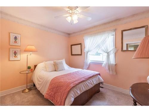 11 Brisbane Glen, St. Catharines, ON - Indoor Photo Showing Bedroom