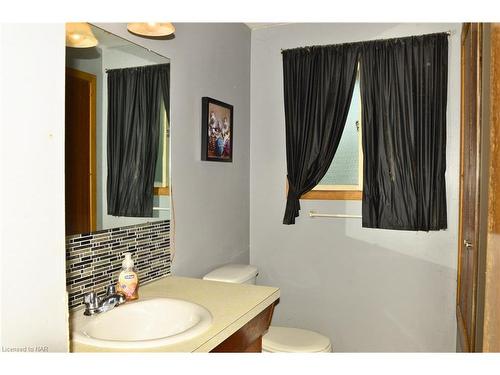 85 Woodlawn Road, Welland, ON - Indoor Photo Showing Bathroom