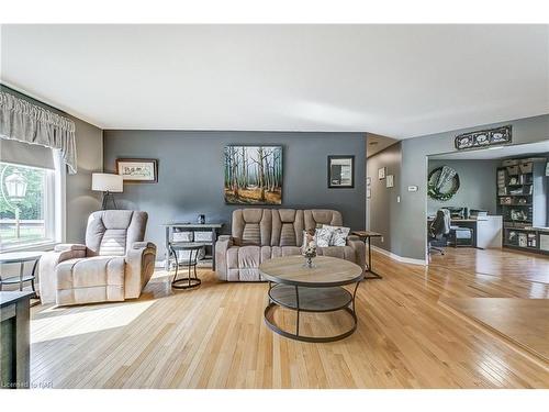 3476 White Road, Port Colborne, ON - Indoor Photo Showing Living Room