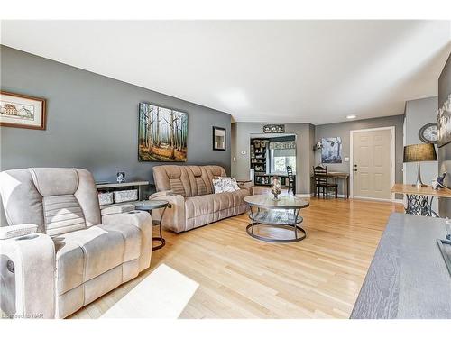 3476 White Road, Port Colborne, ON - Indoor Photo Showing Living Room