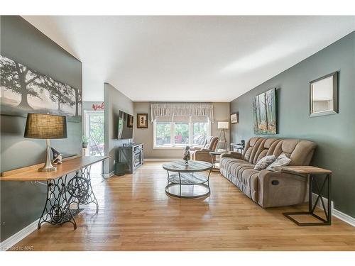 3476 White Road, Port Colborne, ON - Indoor Photo Showing Living Room