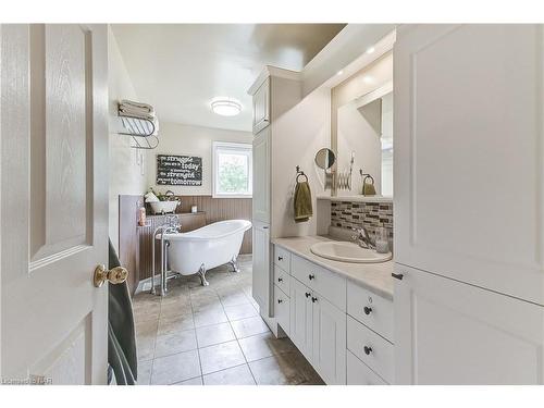 3476 White Road, Port Colborne, ON - Indoor Photo Showing Bathroom