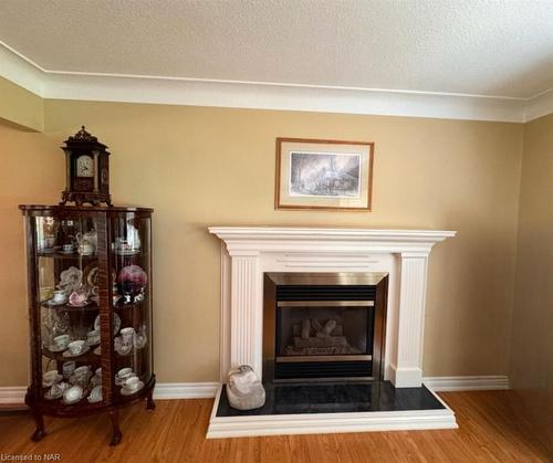 1 Lakewood Crescent, Port Colborne, ON - Indoor Photo Showing Living Room With Fireplace