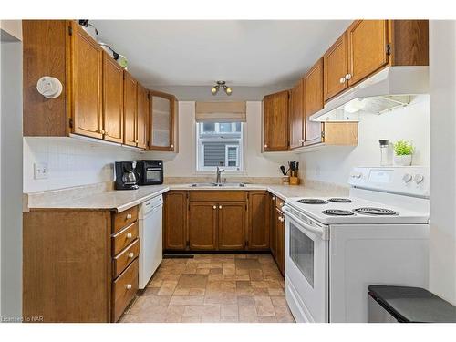 112 Clara Street, Thorold, ON - Indoor Photo Showing Kitchen With Double Sink