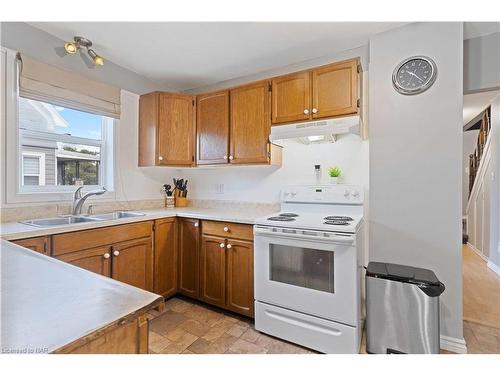 112 Clara Street, Thorold, ON - Indoor Photo Showing Kitchen With Double Sink