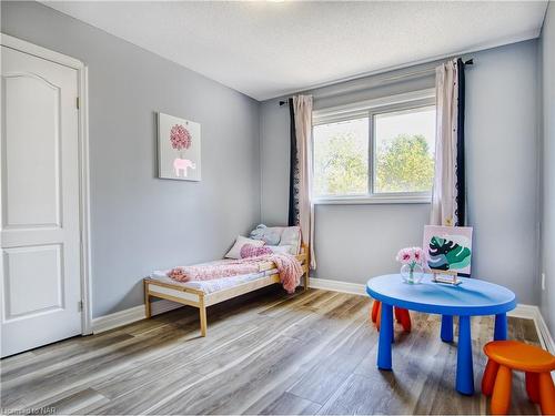 20 Chessington Street, St. Catharines, ON - Indoor Photo Showing Bedroom