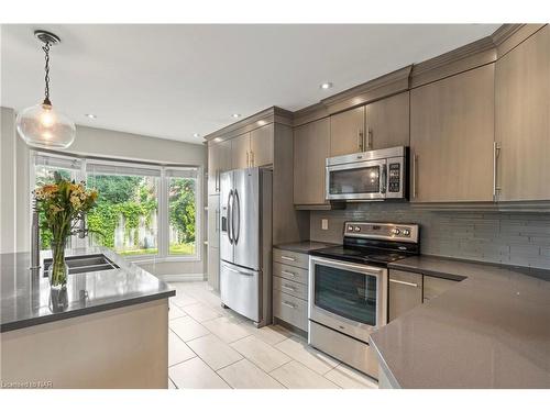 66 Elderwood Drive, St. Catharines, ON - Indoor Photo Showing Kitchen