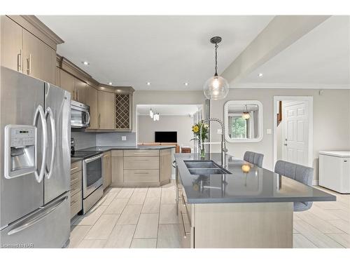 66 Elderwood Drive, St. Catharines, ON - Indoor Photo Showing Kitchen With Double Sink