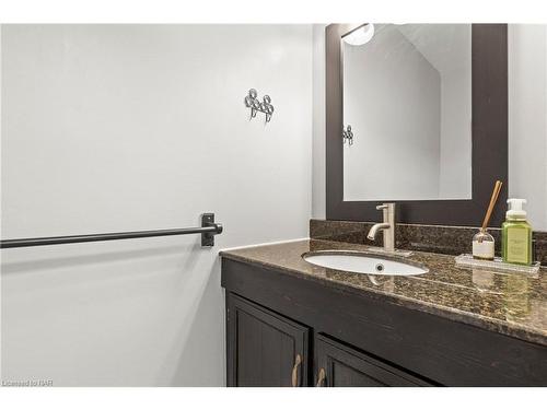 66 Elderwood Drive, St. Catharines, ON - Indoor Photo Showing Bathroom