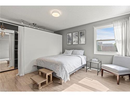 66 Elderwood Drive, St. Catharines, ON - Indoor Photo Showing Bedroom