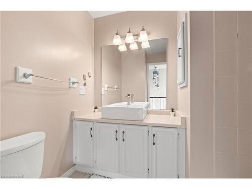 66 Elderwood Drive, St. Catharines, ON - Indoor Photo Showing Bathroom