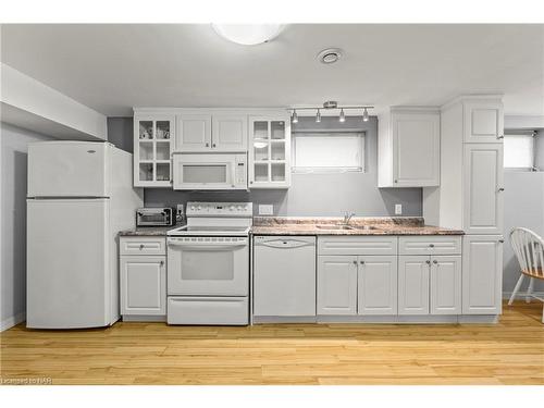 66 Elderwood Drive, St. Catharines, ON - Indoor Photo Showing Kitchen