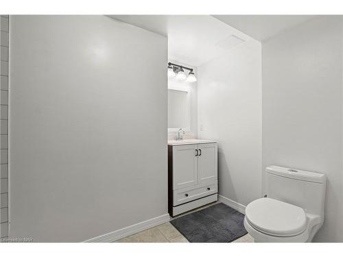 66 Elderwood Drive, St. Catharines, ON - Indoor Photo Showing Bathroom